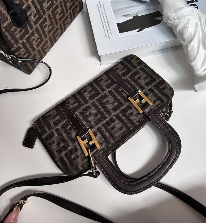 FENDI Wallet-on-Chain（Brown Zucca Canvas × Leather Trim）｜Compact Versatility × Signature Style ✨