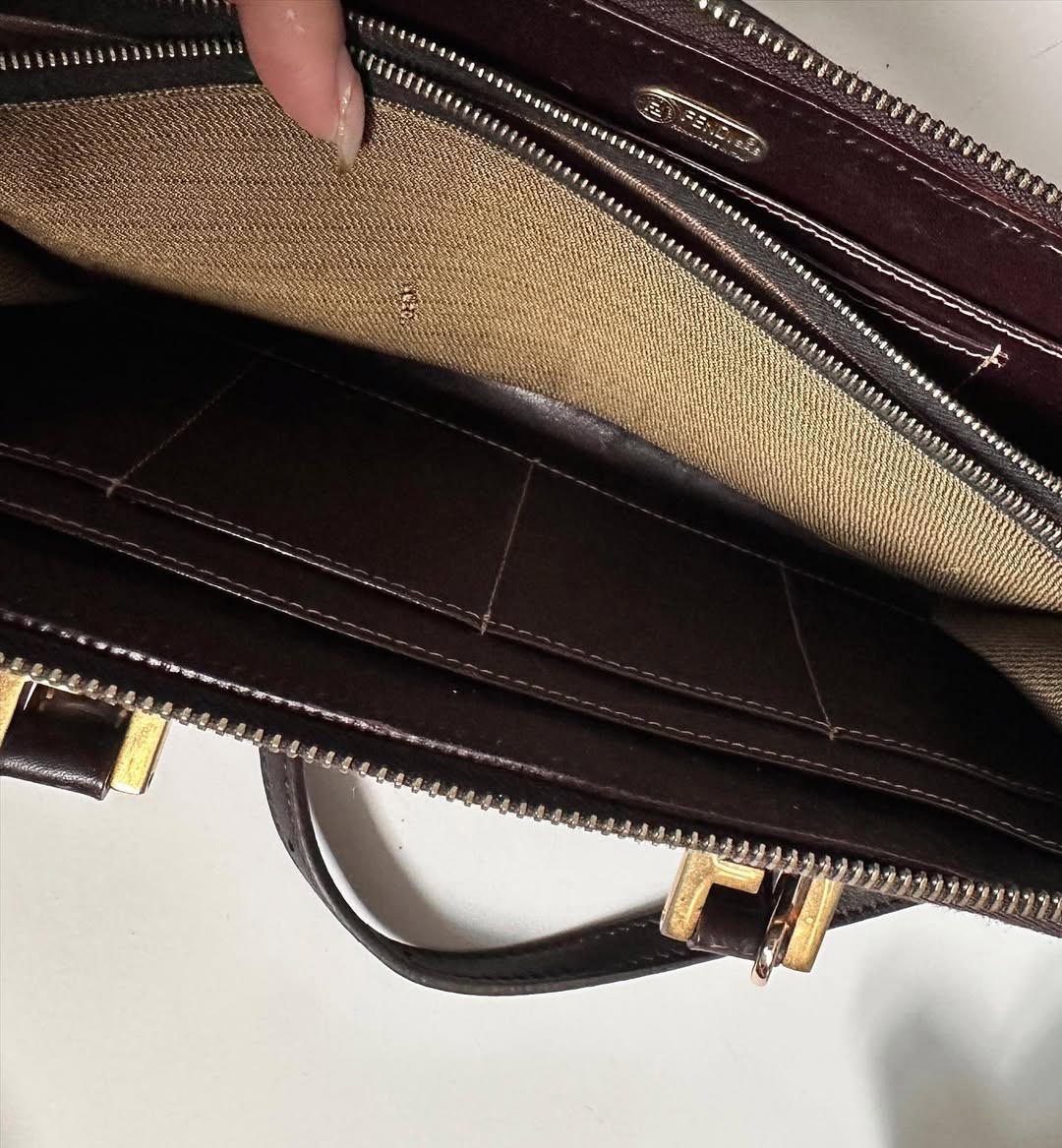 FENDI Wallet-on-Chain（Brown Zucca Canvas × Leather Trim）｜Compact Versatility × Signature Style ✨