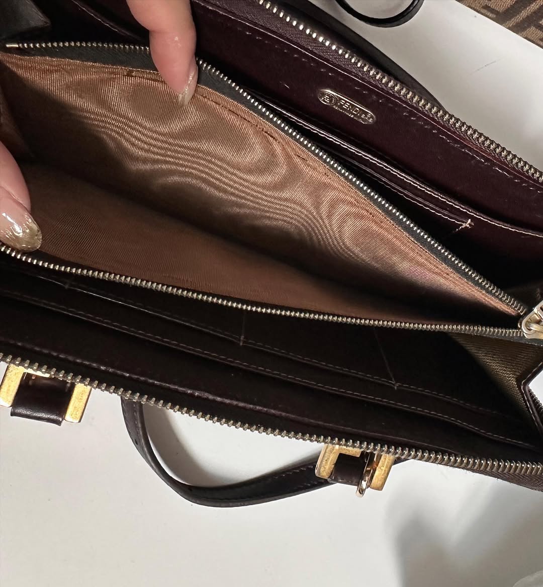 FENDI Wallet-on-Chain（Brown Zucca Canvas × Leather Trim）｜Compact Versatility × Signature Style ✨