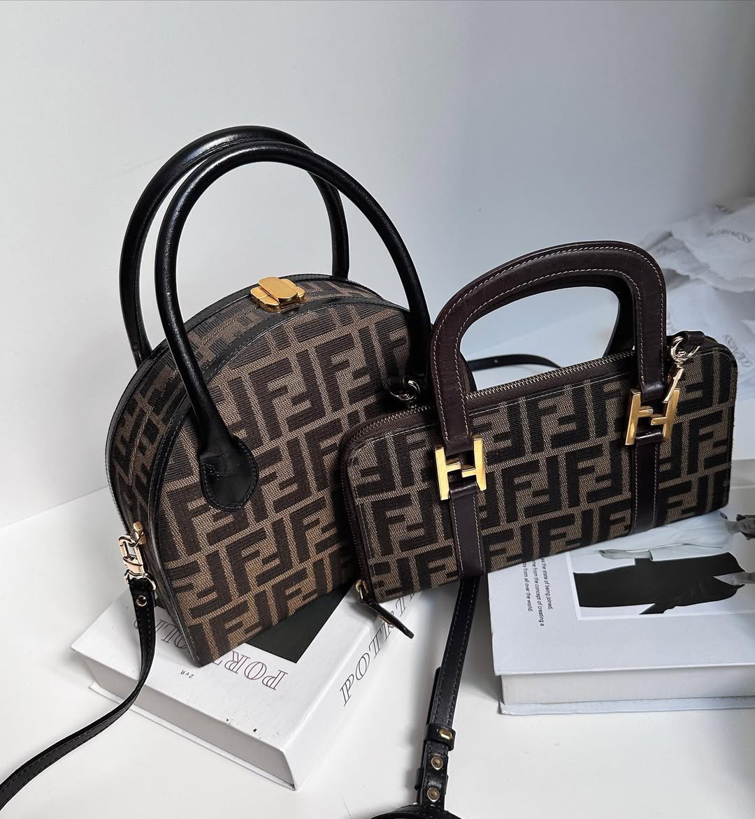 FENDI Wallet-on-Chain（Brown Zucca Canvas × Leather Trim）｜Compact Versatility × Signature Style ✨