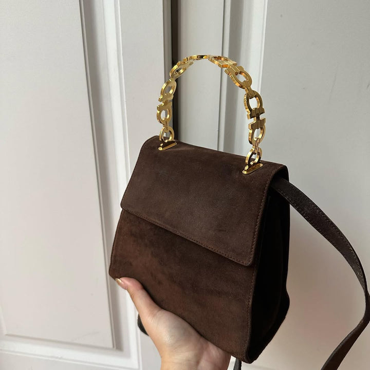 FERRAGAMO Suede & Logo Gold Handle Bag｜Sophisticated Minimalism × Rare Statement 🐼