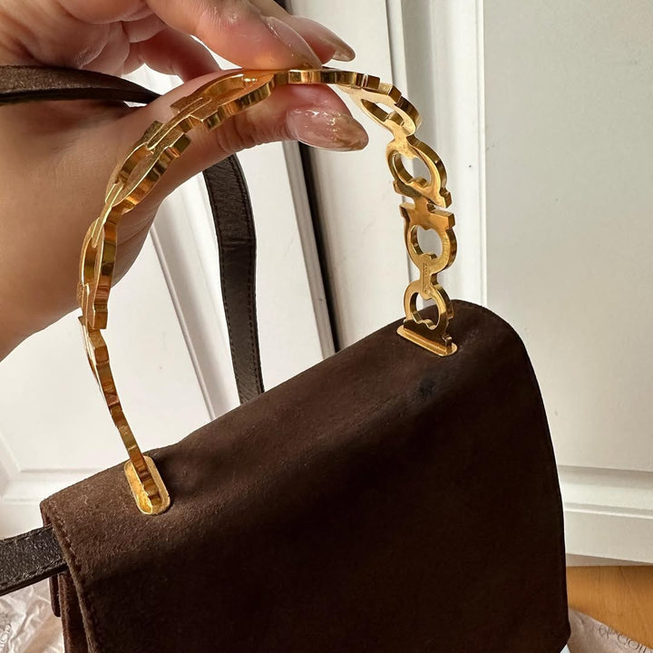 FERRAGAMO Suede & Logo Gold Handle Bag｜Sophisticated Minimalism × Rare Statement 🐼
