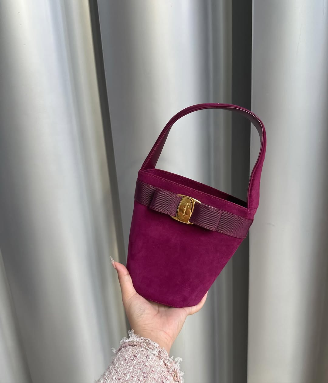 FERRAGAMO Burgundy Suede Bucket Bag｜Elegant Gift-Ready Tote 🎀