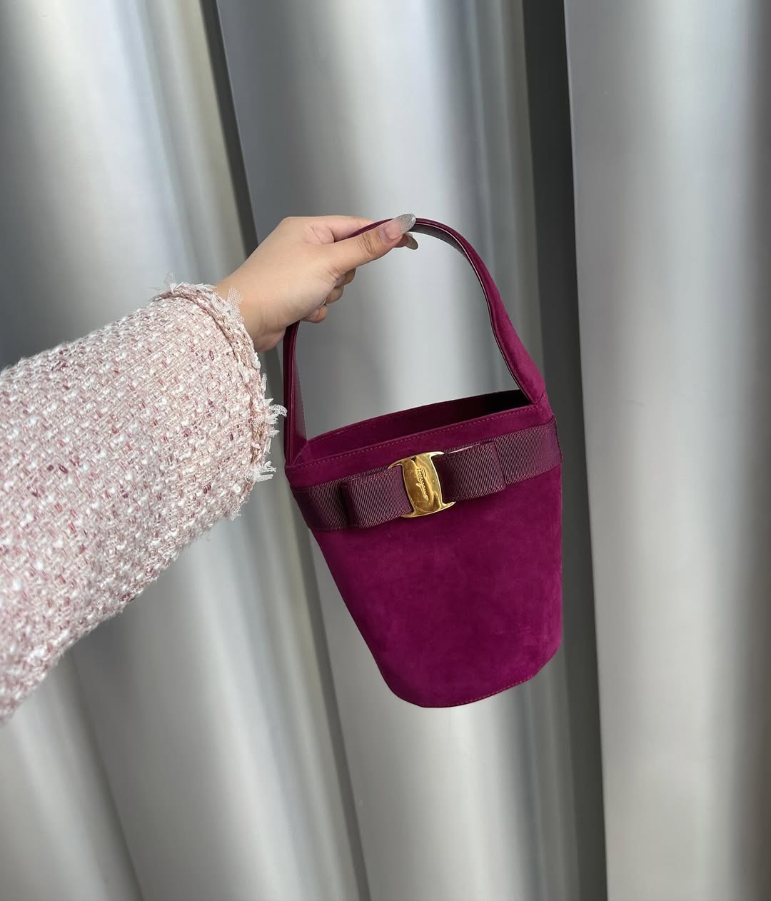 FERRAGAMO Burgundy Suede Bucket Bag｜Elegant Gift-Ready Tote 🎀