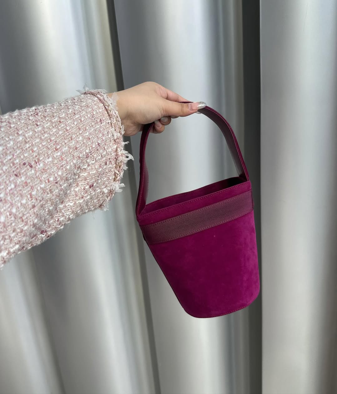 FERRAGAMO Burgundy Suede Bucket Bag｜Elegant Gift-Ready Tote 🎀