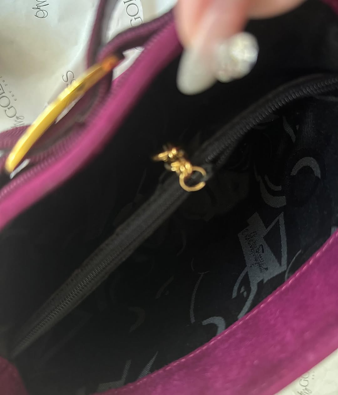 FERRAGAMO Burgundy Suede Bucket Bag｜Elegant Gift-Ready Tote 🎀