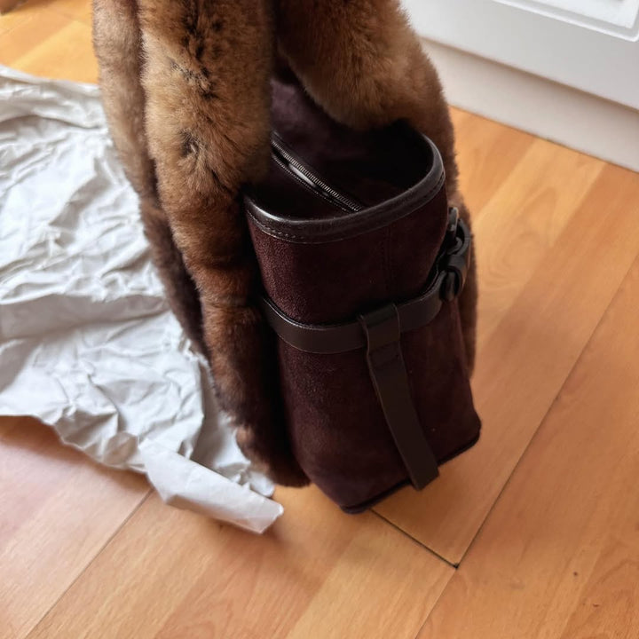 FERRAGAMO Teddy Bear Fur Handle Tote（Brown Suede & Rabbit Fur）｜Playful Warmth × Cozy Luxury 🐻🍂
