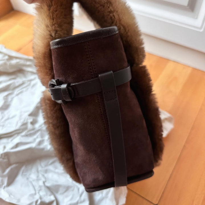 FERRAGAMO Teddy Bear Fur Handle Tote（Brown Suede & Rabbit Fur）｜Playful Warmth × Cozy Luxury 🐻🍂