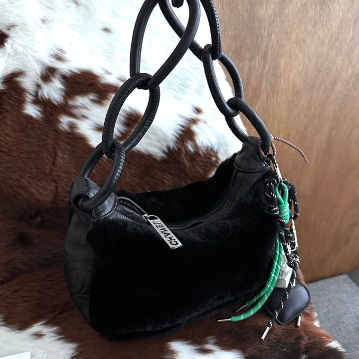 CHANEL Fur & Leather Hobo Shoulder Bag 🖤｜Soft Fur Texture × Signature Ring Detail × Chic Small Size