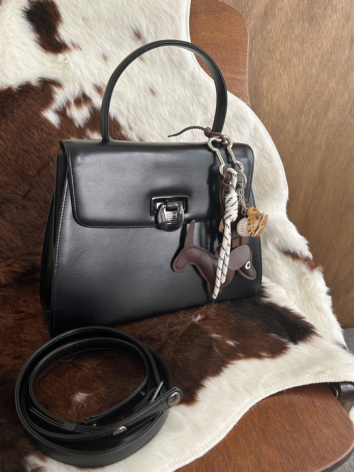 Givenchy Kelly Top Handle Bag 🖤💛｜Reversible Metal Clasp × Structured Silhouette × Elegant Top Handle
