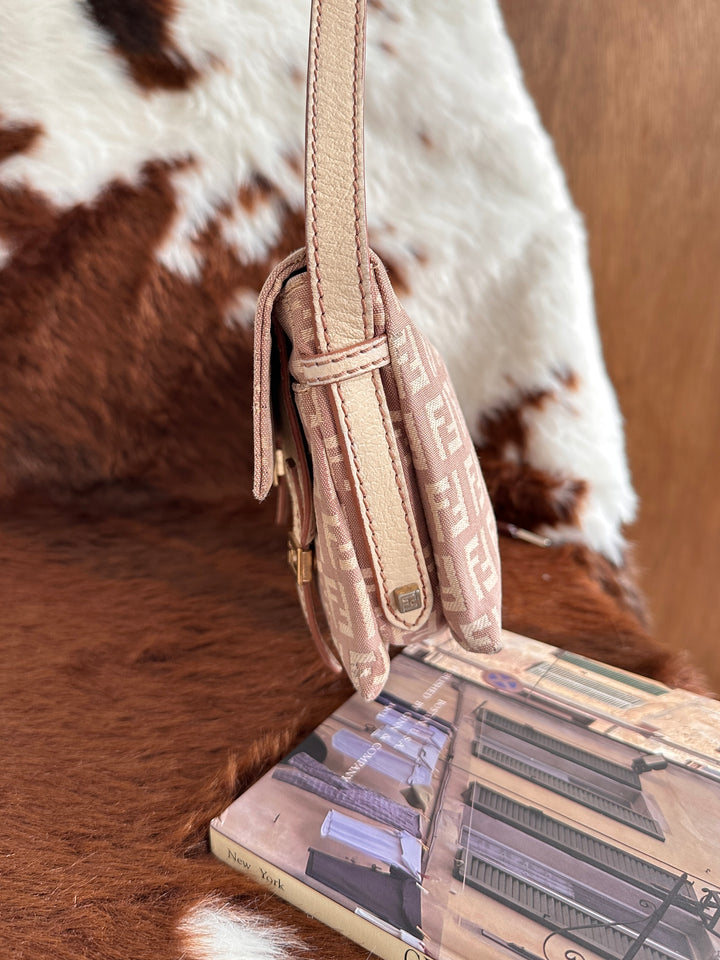 Fendi Mini Baguette 🤍🌸｜Dusty Rose FF・Triple Buckle Detail・Rare Cutie