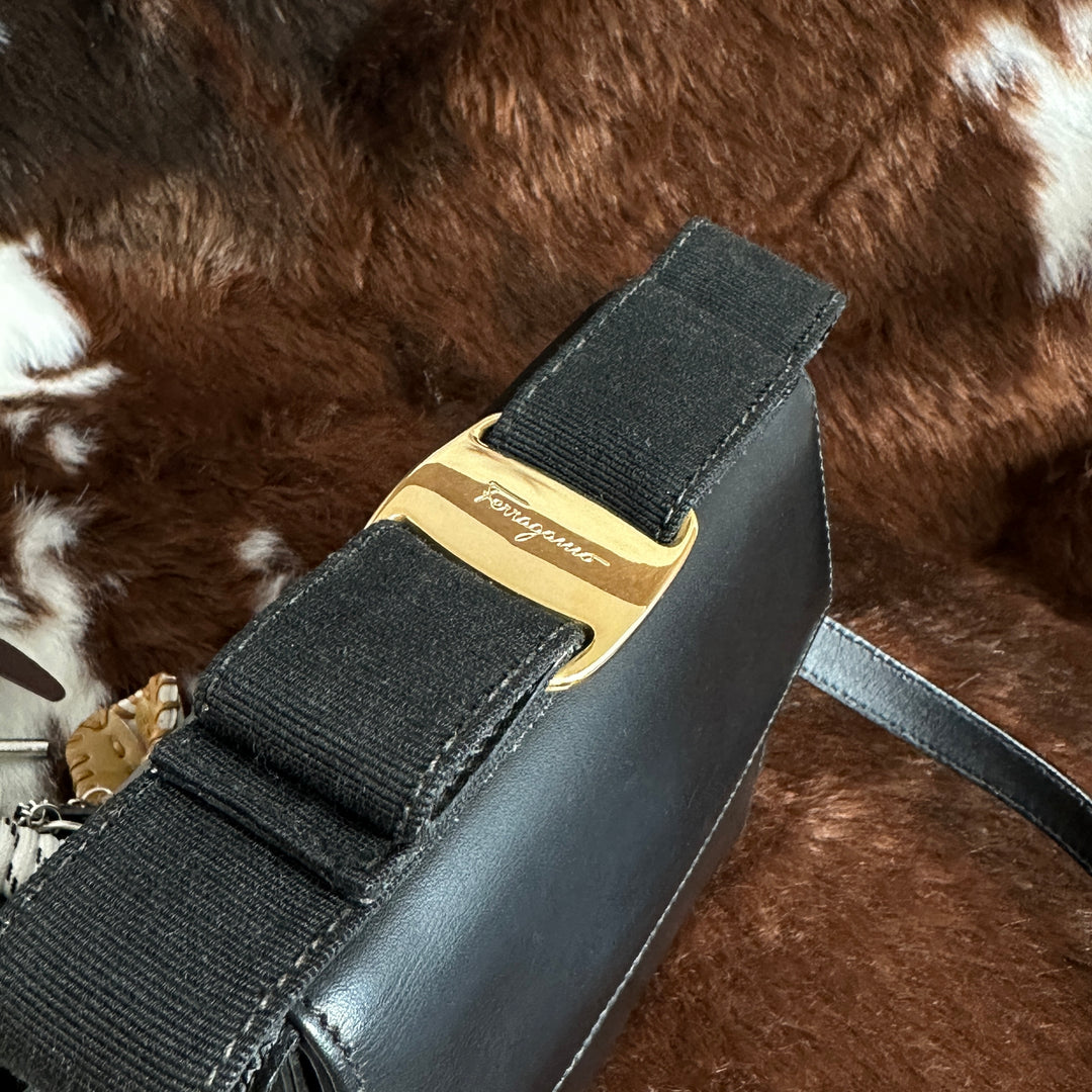 Salvatore Ferragamo Vara Ribbon 2-Way Top Handle Bag 🖤｜Iconic Vara Bow × Elegant Structured Design × Timeless Black Leather