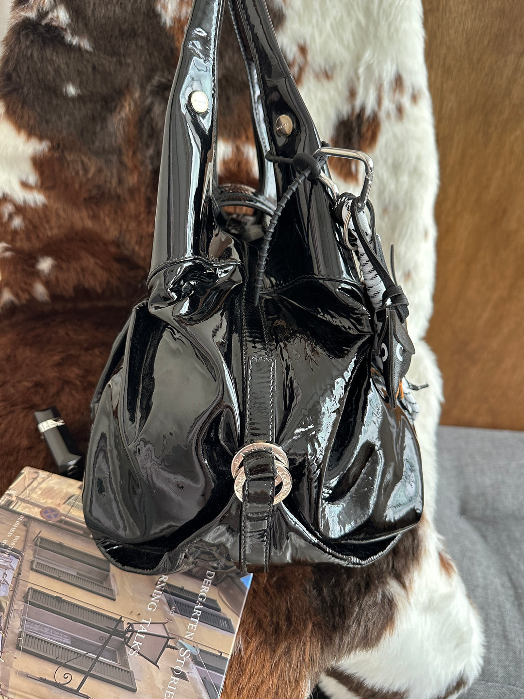 Bvlgari Double Ring Hobo Bag 😍🖤｜Patent Leather・Statement Hardware・Spacious Design