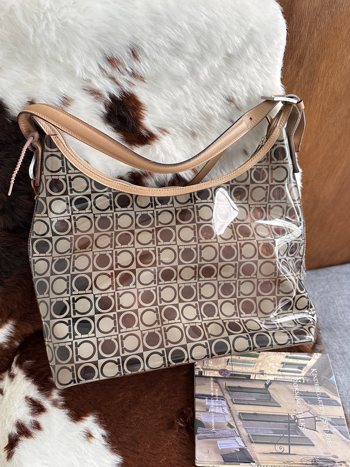 Ferragamo Transparent Monogram Hobo Bag 🤍🖤｜Clear PVC Design・Signature Monogram・With Pouch Set