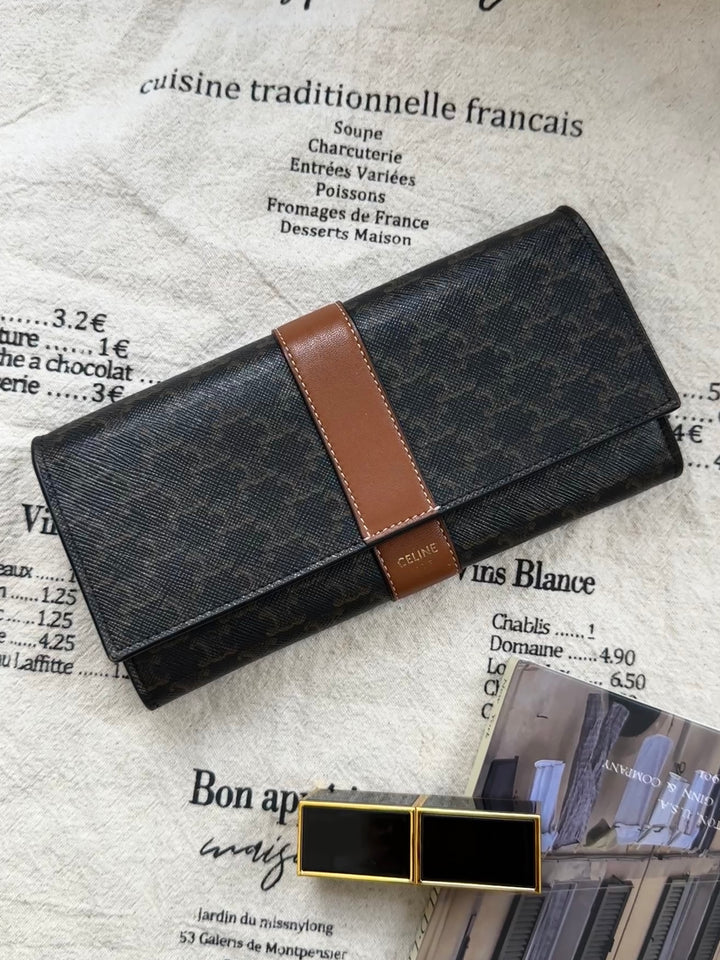 Celine Triomphe Canvas Long Wallet 🤎｜Iconic Triomphe Motif・Convertible WOC Style・Modern Classic😍😍