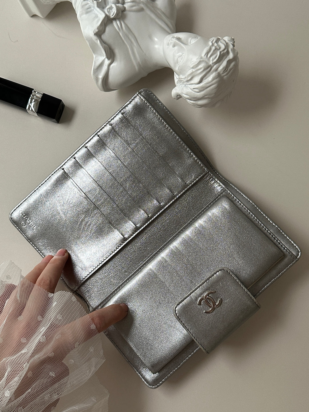 Chanel Patchwork Quilted Long Wallet 🤍💛｜Metallic Lambskin・Rare Colorblock Design・Iconic CC Detail