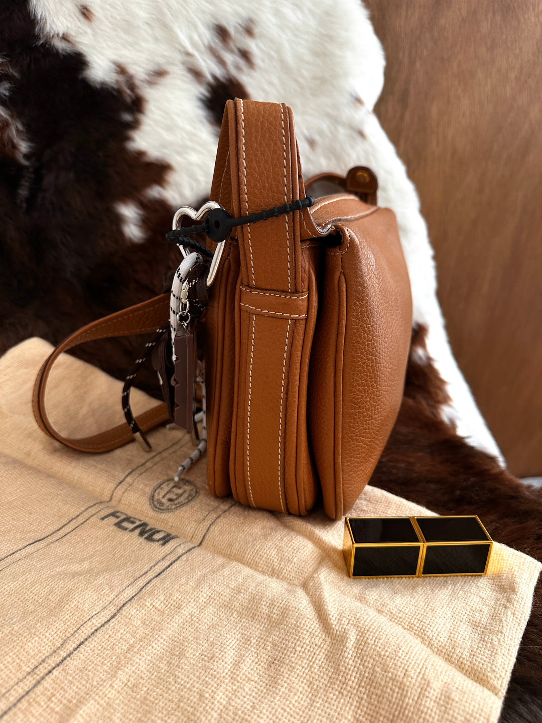 Fendi Caramel Leather Crossbody Bag 🤎🧡｜Vintage Simplicity × Triple-Compartment Design × Full Set Value