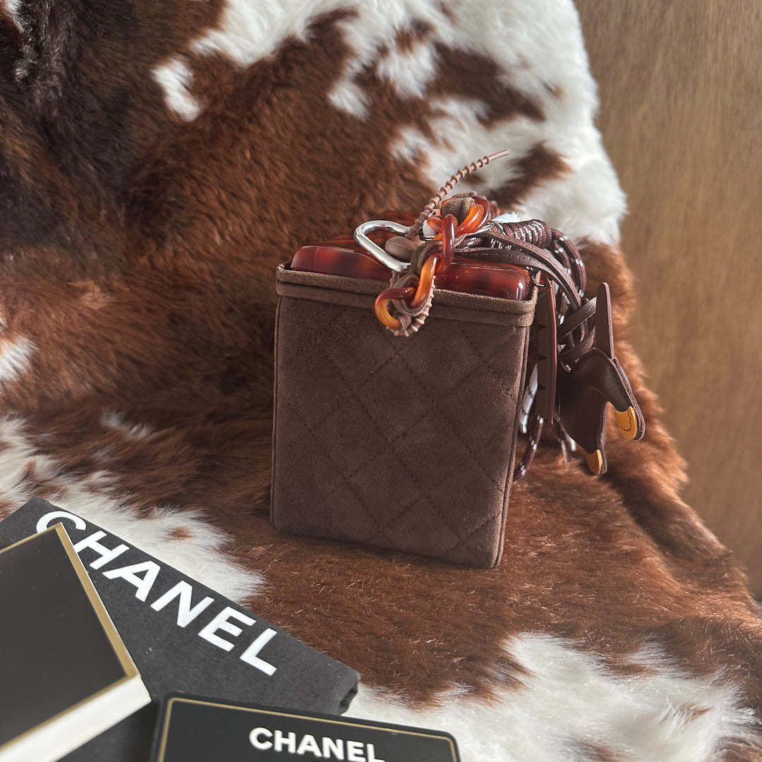 CHANEL Suede Matelasse Top Handle Bag 🤎｜Quilted Suede Texture × Tortoiseshell Resin Top × Rare Vintage Statement
