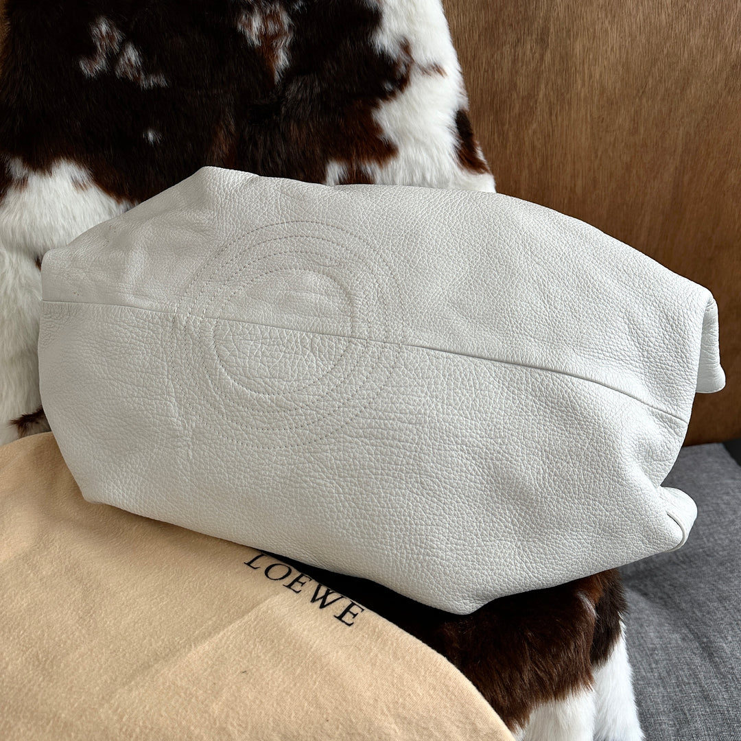 LOEWE Calfskin Cloud Bag 🤍｜Supple Calf Leather × Spacious Capacity × Rare Soft White Tone