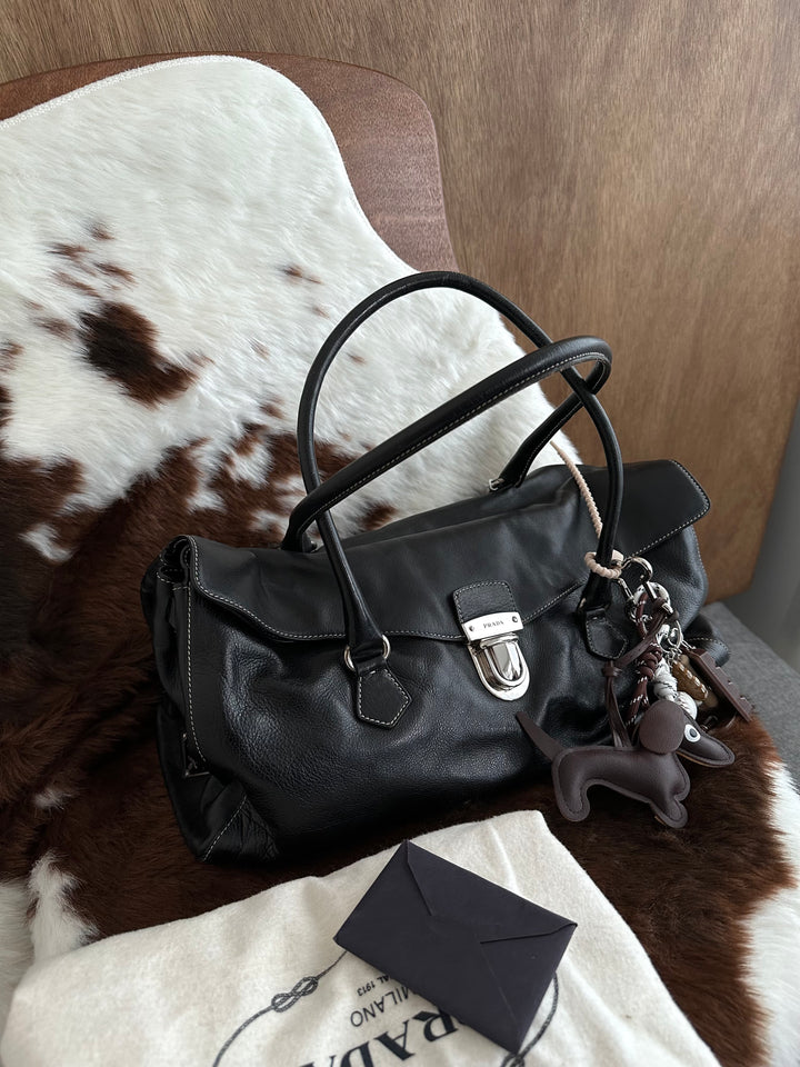 Prada Double Flap Leather Baguette Bag ✨🖤｜Double Flap Design × Supple Calf Leather × Full Set Edition