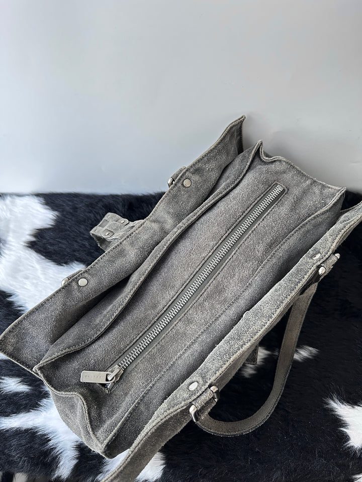 Celine Suede Baguette Bag 🩶｜Moto Buckle Detail・Soft Suede Texture・Effortless Vintage Chic