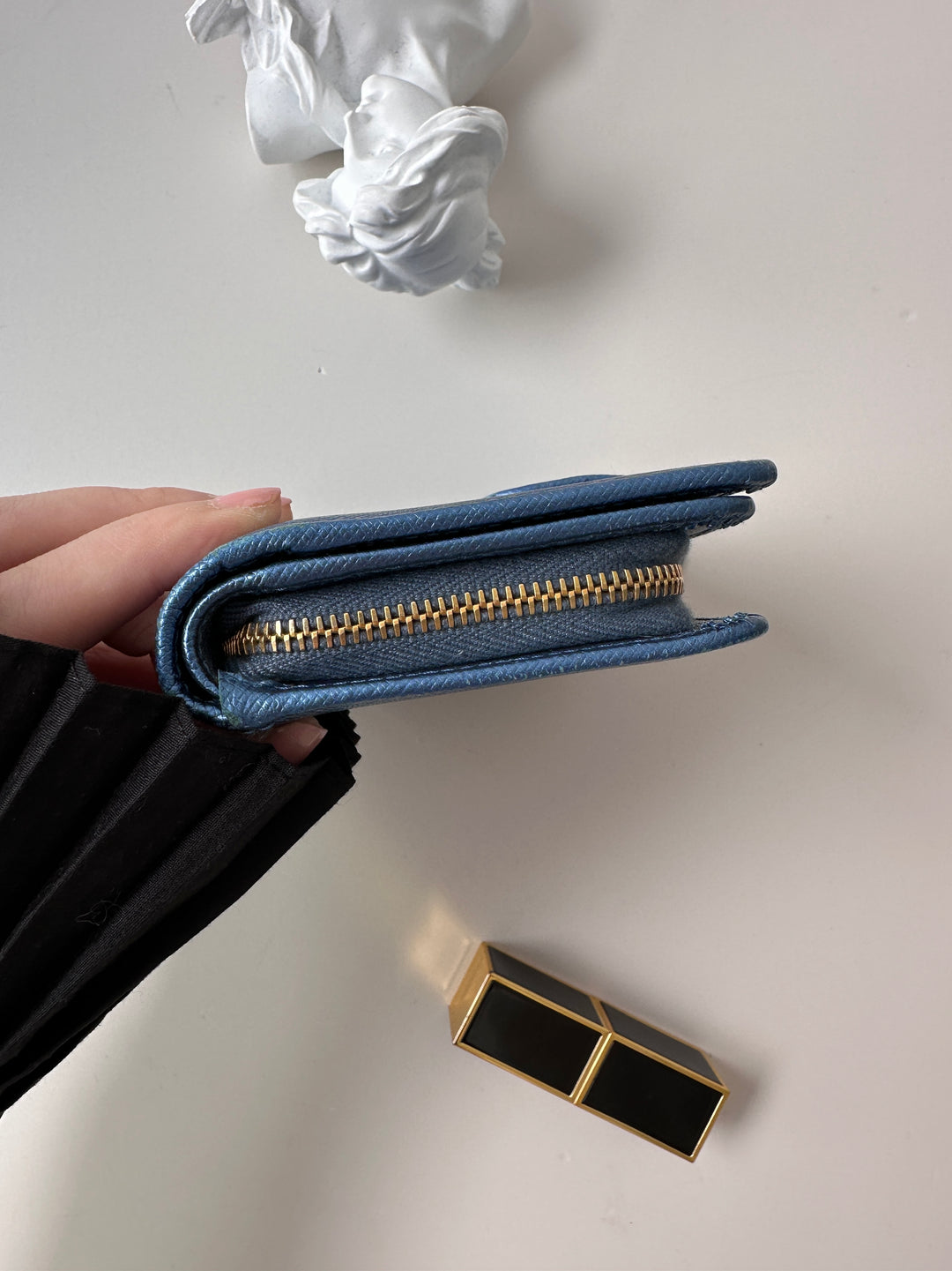 Prada Saffiano Leather Compact Wallet 💙✨｜Iconic Saffiano Texture😍・Elegant Blue Tone・Compact & Functional