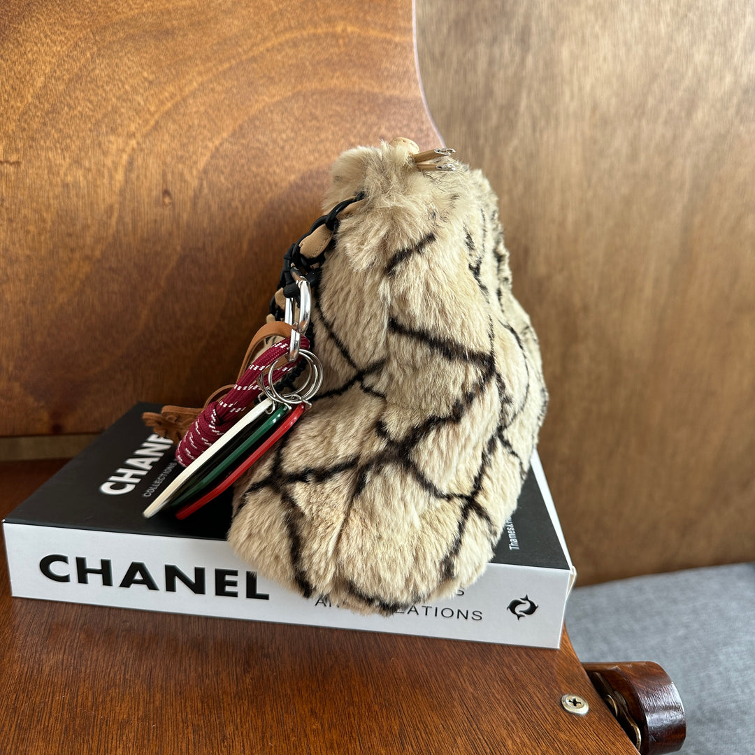 CHANEL Rabbit Fur Quilted Chain Bag 🐰｜Soft Rabbit Fur Texture × Iconic CC Quilting × Versatile Chain Strap