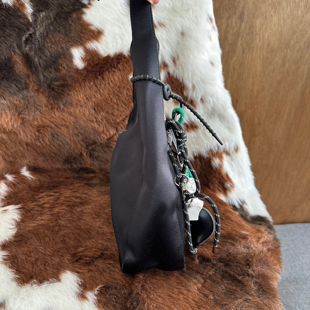 Prada Satin Nylon Logo Shoulder Bag 🖤｜Sleek Satin Nylon × Minimalist Prada Design × Effortless Everyday Chic