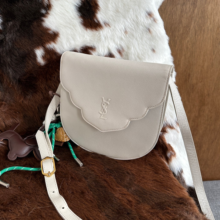 Yves Saint Laurent Leather Shoulder Bag 🤍｜Elegant White Leather × Scalloped Flap Design × Minimalist YSL Style