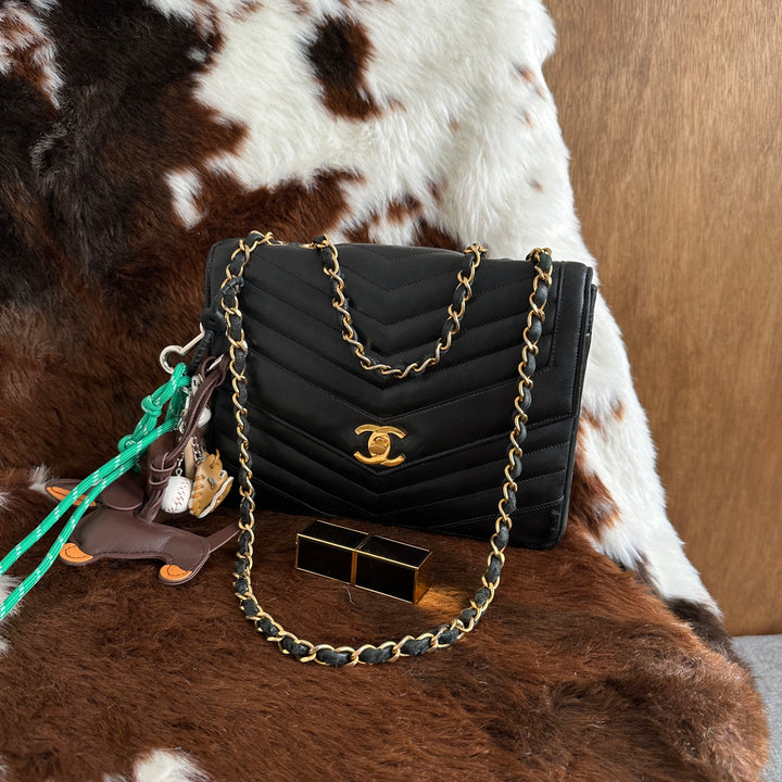 CHANEL Lambskin Double Chain Flap Shoulder Bag 🖤｜Soft Lambskin Leather × Chevron Quilting × Classic Double Chain