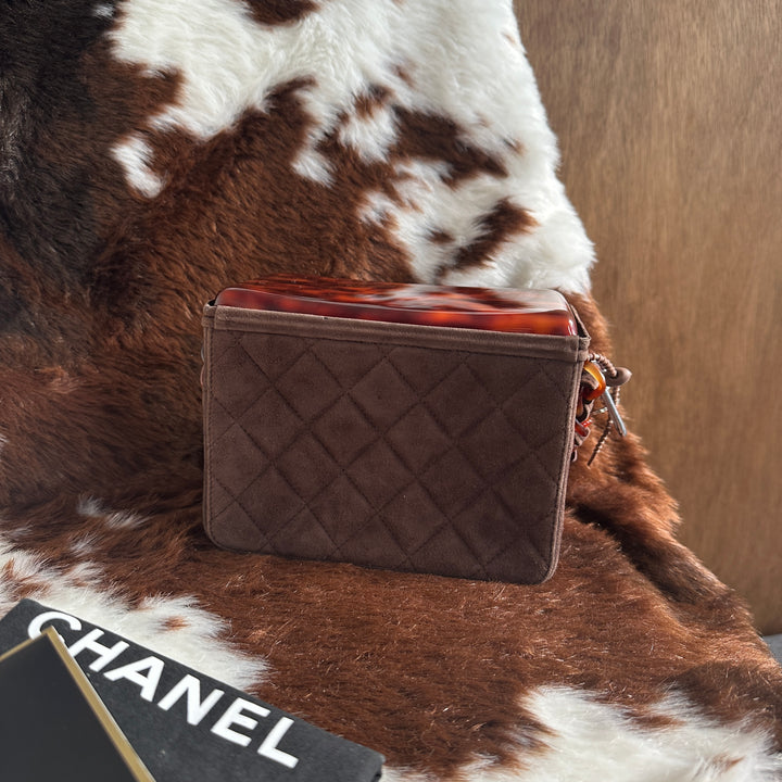 CHANEL Suede Matelasse Top Handle Bag 🤎｜Quilted Suede Texture × Tortoiseshell Resin Top × Rare Vintage Statement
