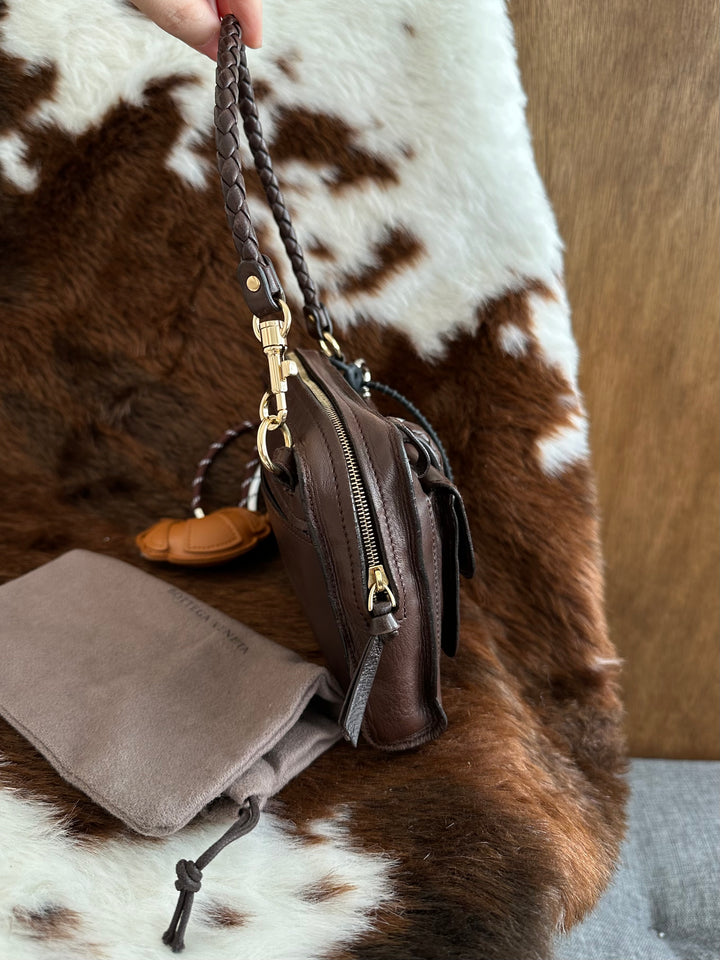 Bottega Veneta Mini Shoulder Bag 🤎✨｜Braided Handle Detail・Compact Yet Spacious・Convertible Carry