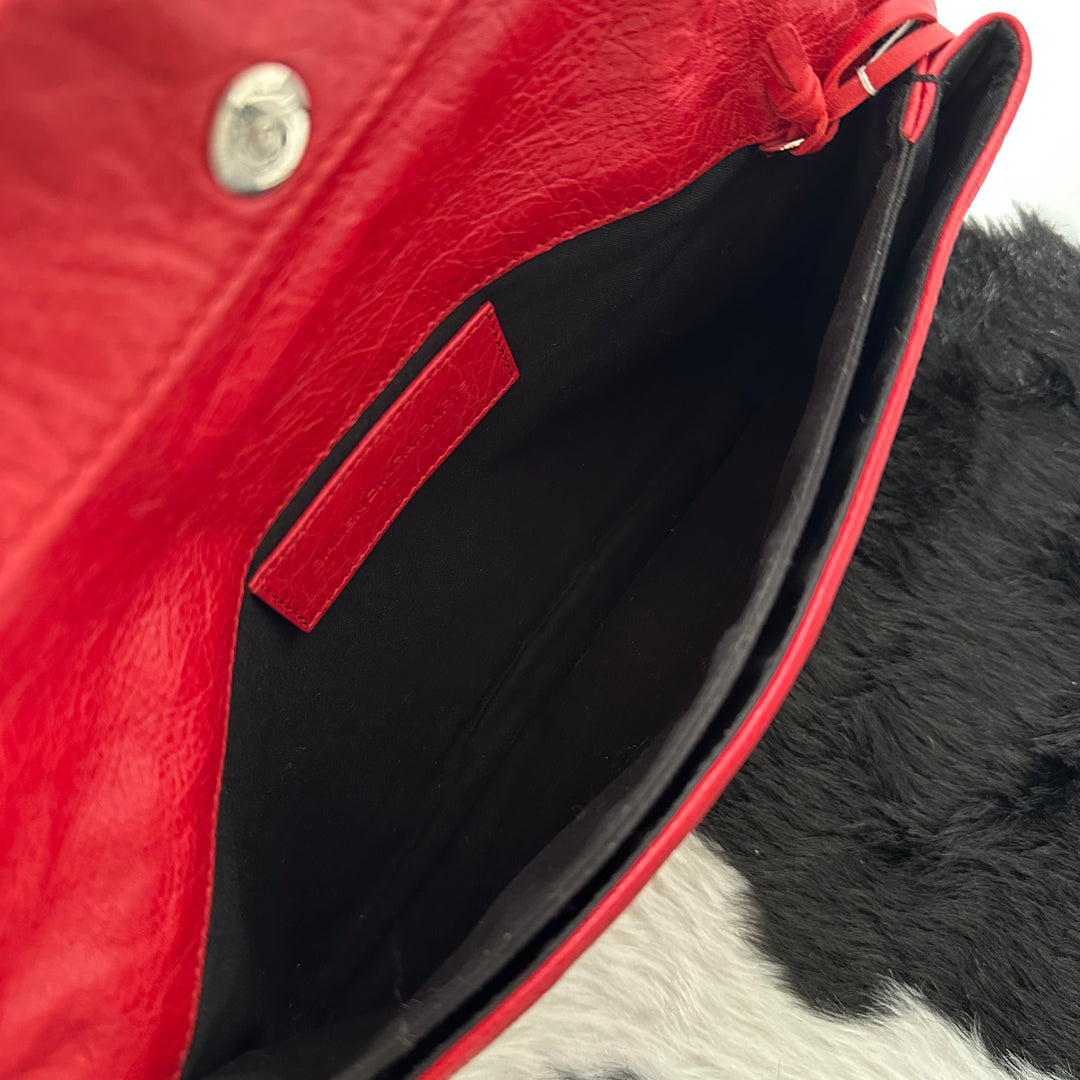 Balenciaga City Clutch Bag ❤️｜Iconic Giant Stud Hardware × Classic Motorcycle Design × Statement Red Leather