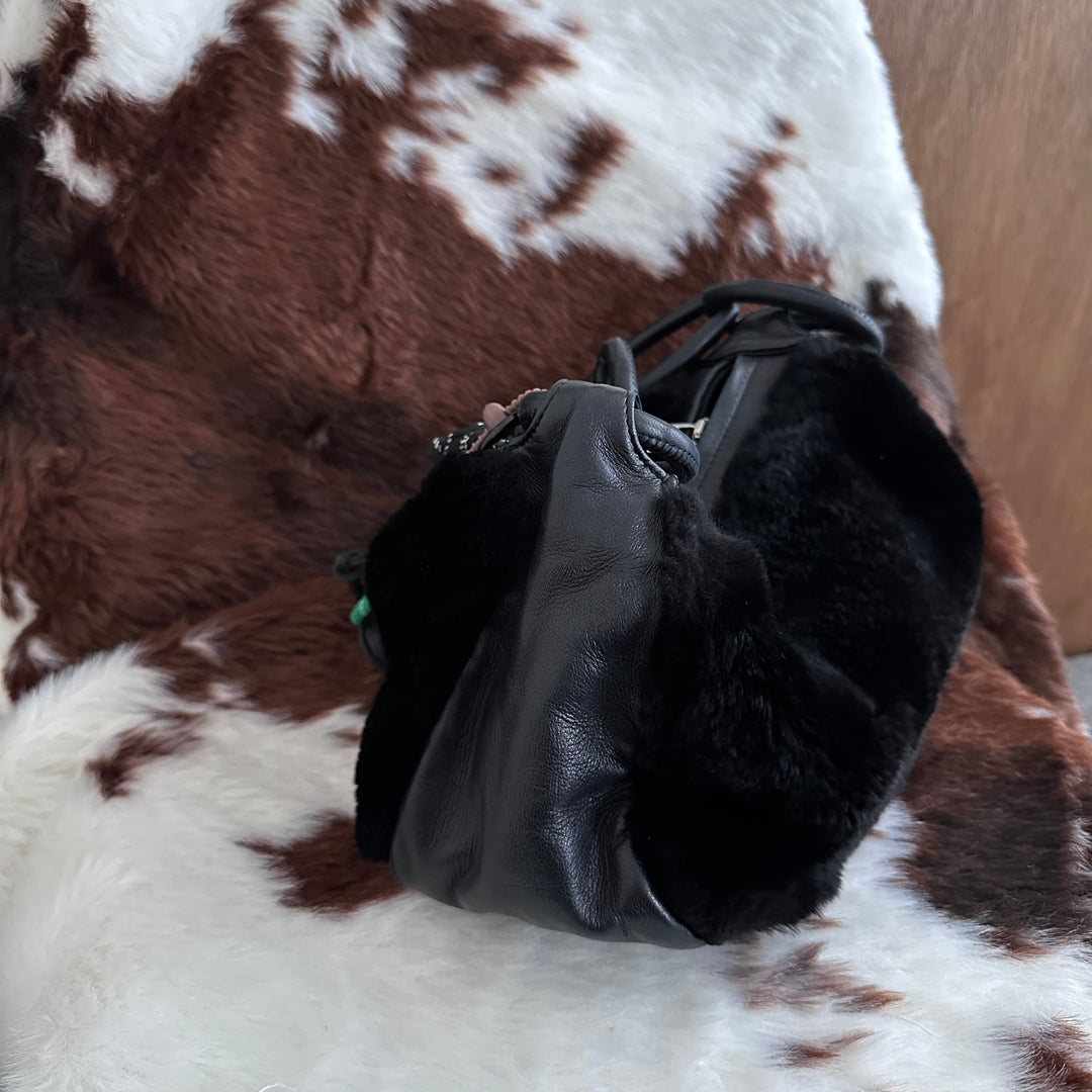 CHANEL Fur & Leather Hobo Shoulder Bag 🖤｜Soft Fur Texture × Signature Ring Detail × Chic Small Size