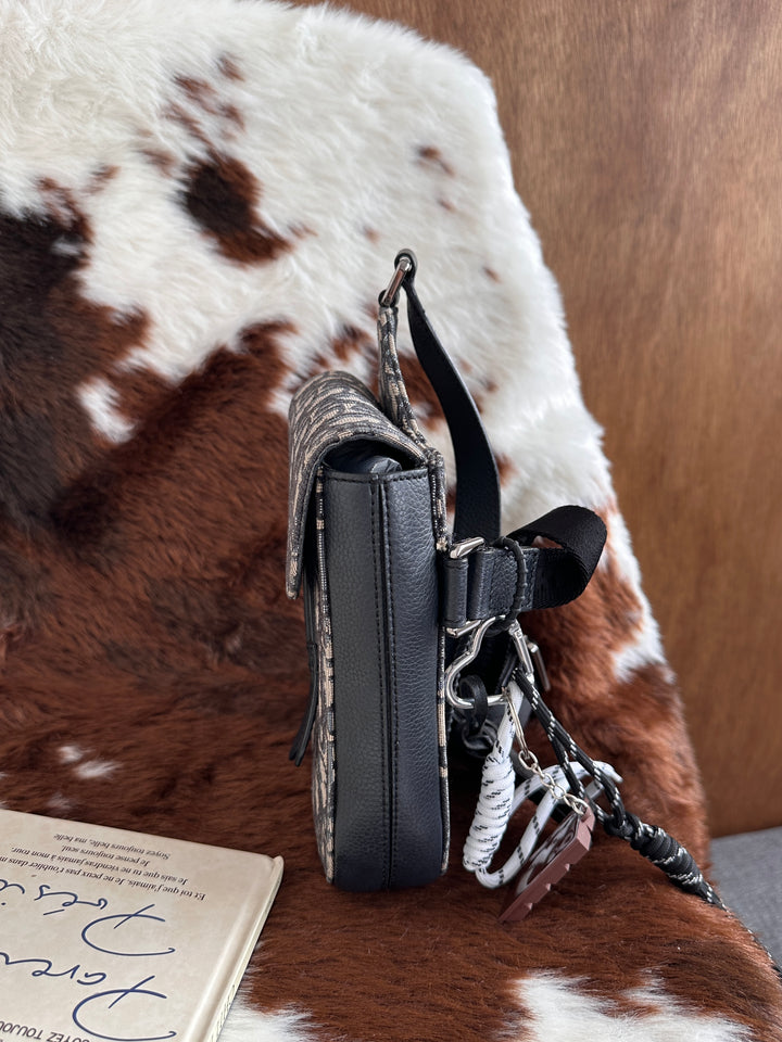 Dior Oblique Saddle Camera Bag 💙🩶｜Iconic Oblique Canvas・Unisex Design・Modern Classic