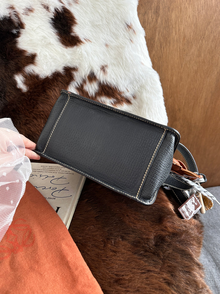 Loewe Leaf Turnlock Mini Box Bag 🖤😻｜Leaf Turnlock Detail × Mini Box Shape × Crossbody Ready
