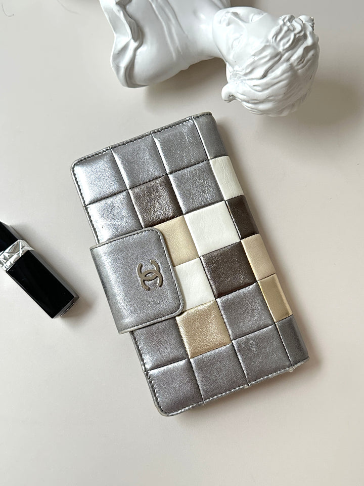 Chanel Patchwork Quilted Long Wallet 🤍💛｜Metallic Lambskin・Rare Colorblock Design・Iconic CC Detail