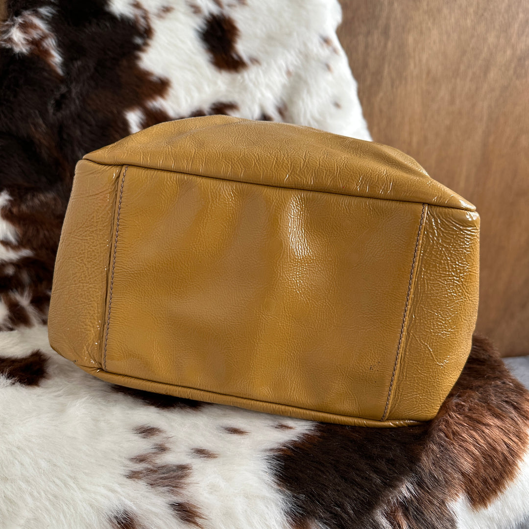 Yves Saint Laurent Camel Leather Shoulder Bag 🤎｜Soft Grained Leather × Elegant Slouchy Silhouette × Timeless Minimal Design