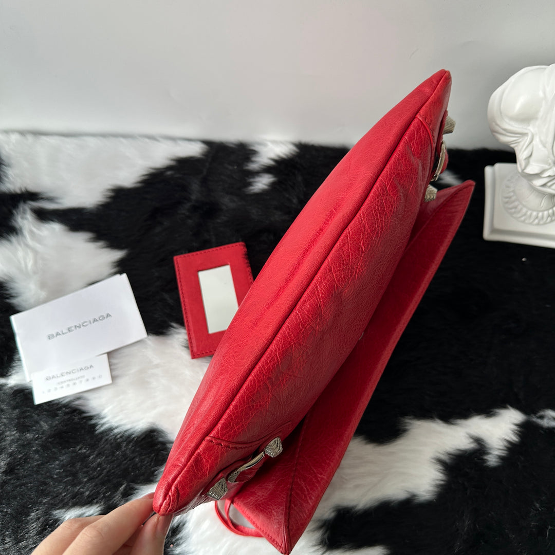 Balenciaga City Clutch Bag ❤️｜Iconic Giant Stud Hardware × Classic Motorcycle Design × Statement Red Leather