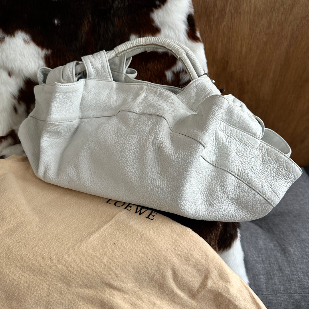 LOEWE Calfskin Cloud Bag 🤍｜Supple Calf Leather × Spacious Capacity × Rare Soft White Tone