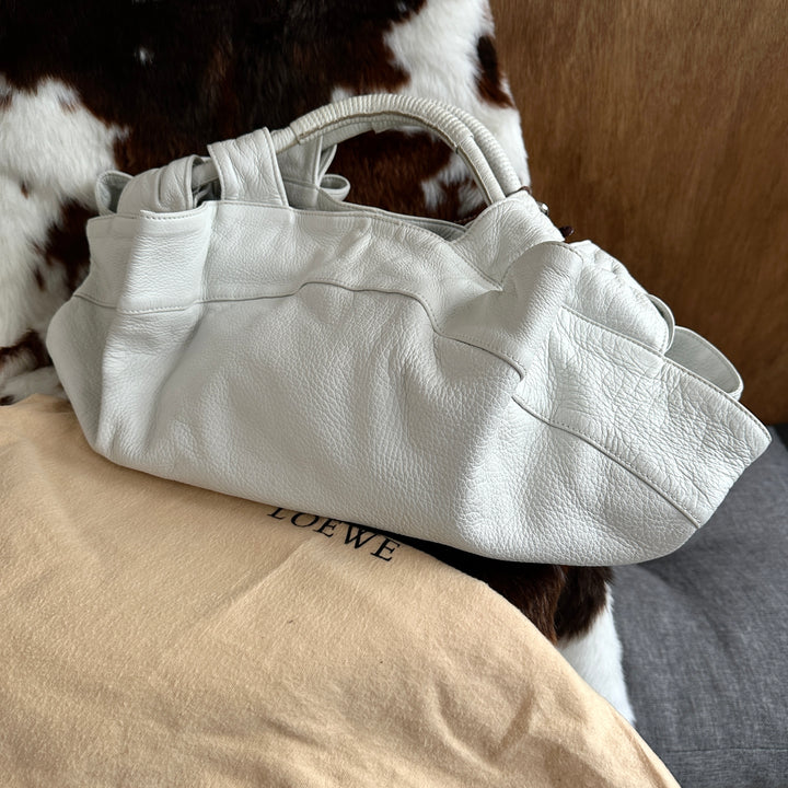 LOEWE Calfskin Cloud Bag 🤍｜Supple Calf Leather × Spacious Capacity × Rare Soft White Tone