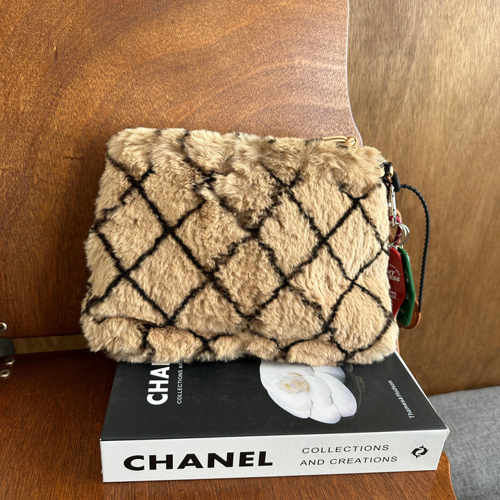 CHANEL Rabbit Fur Quilted Chain Bag 🐰｜Soft Rabbit Fur Texture × Iconic CC Quilting × Versatile Chain Strap