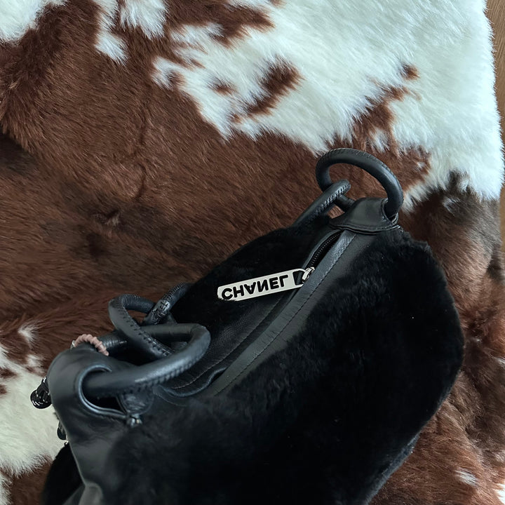 CHANEL Fur & Leather Hobo Shoulder Bag 🖤｜Soft Fur Texture × Signature Ring Detail × Chic Small Size