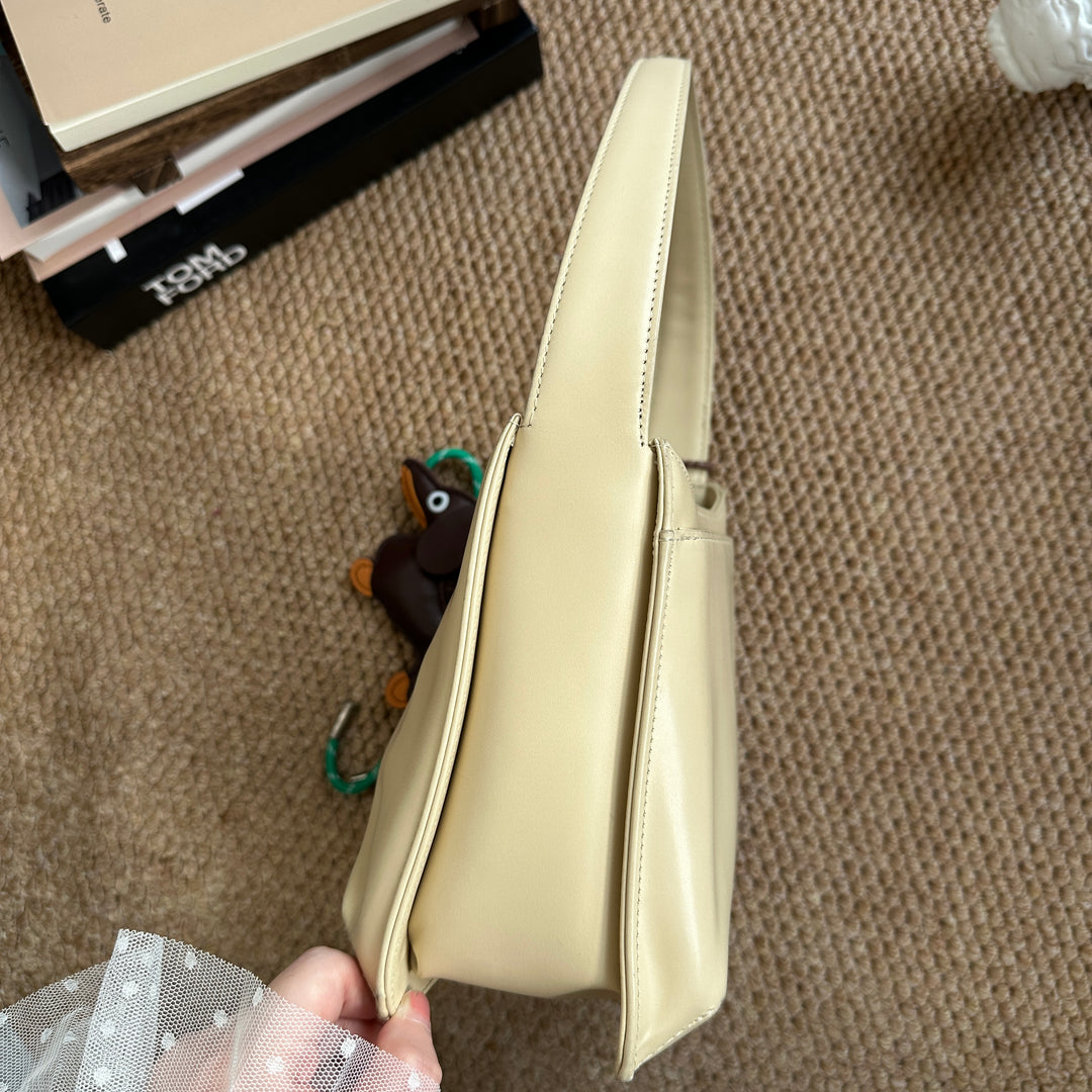 Givenchy One-Shoulder Leather Bag 🤍｜Minimalist Leather Design × Elegant Curved Handle × Timeless Underarm Style