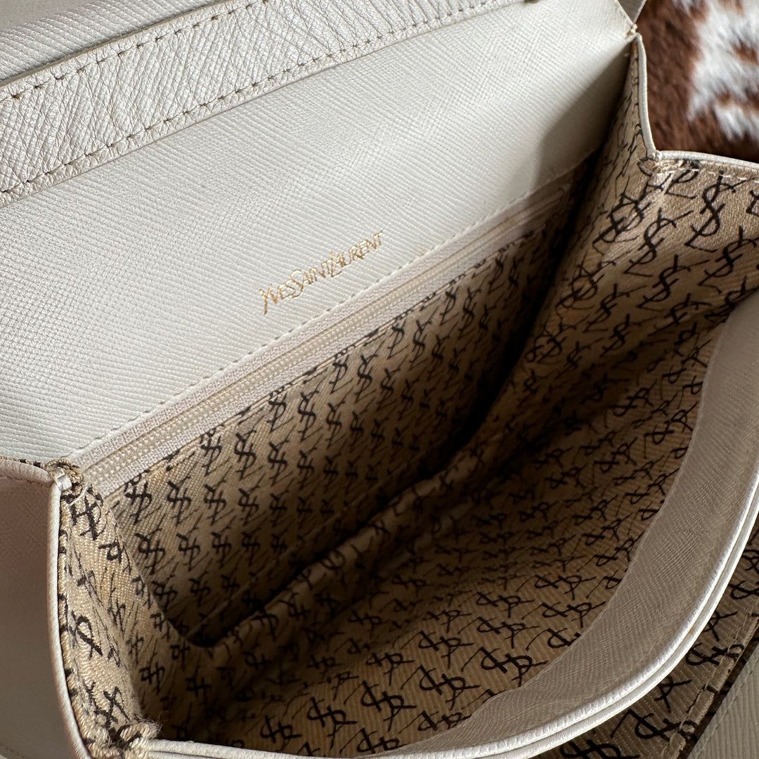 Yves Saint Laurent Leather Shoulder Bag 🤍｜Elegant White Leather × Scalloped Flap Design × Minimalist YSL Style
