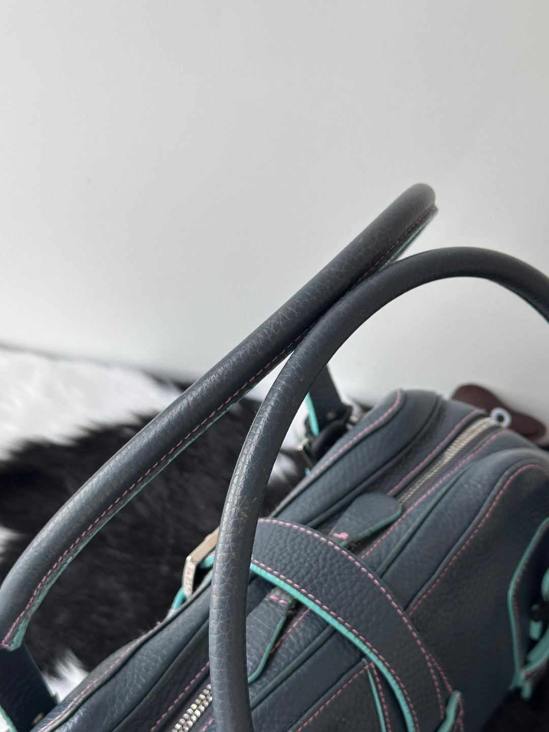 LOEWE UFO Shoulder Bag 🩵💜｜Contrast Stitching × Rare Colorway × Adjustable Shoulder Carry