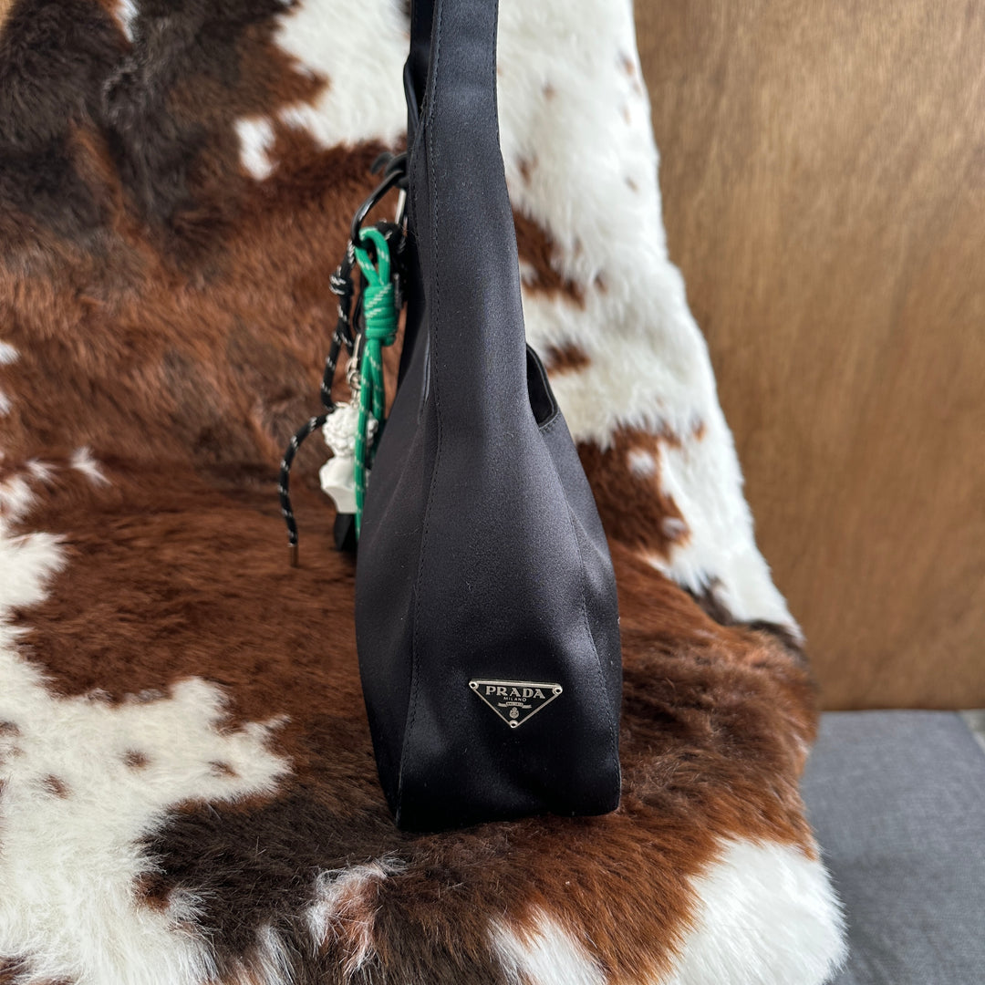 Prada Satin Nylon Logo Shoulder Bag 🖤｜Sleek Satin Nylon × Minimalist Prada Design × Effortless Everyday Chic