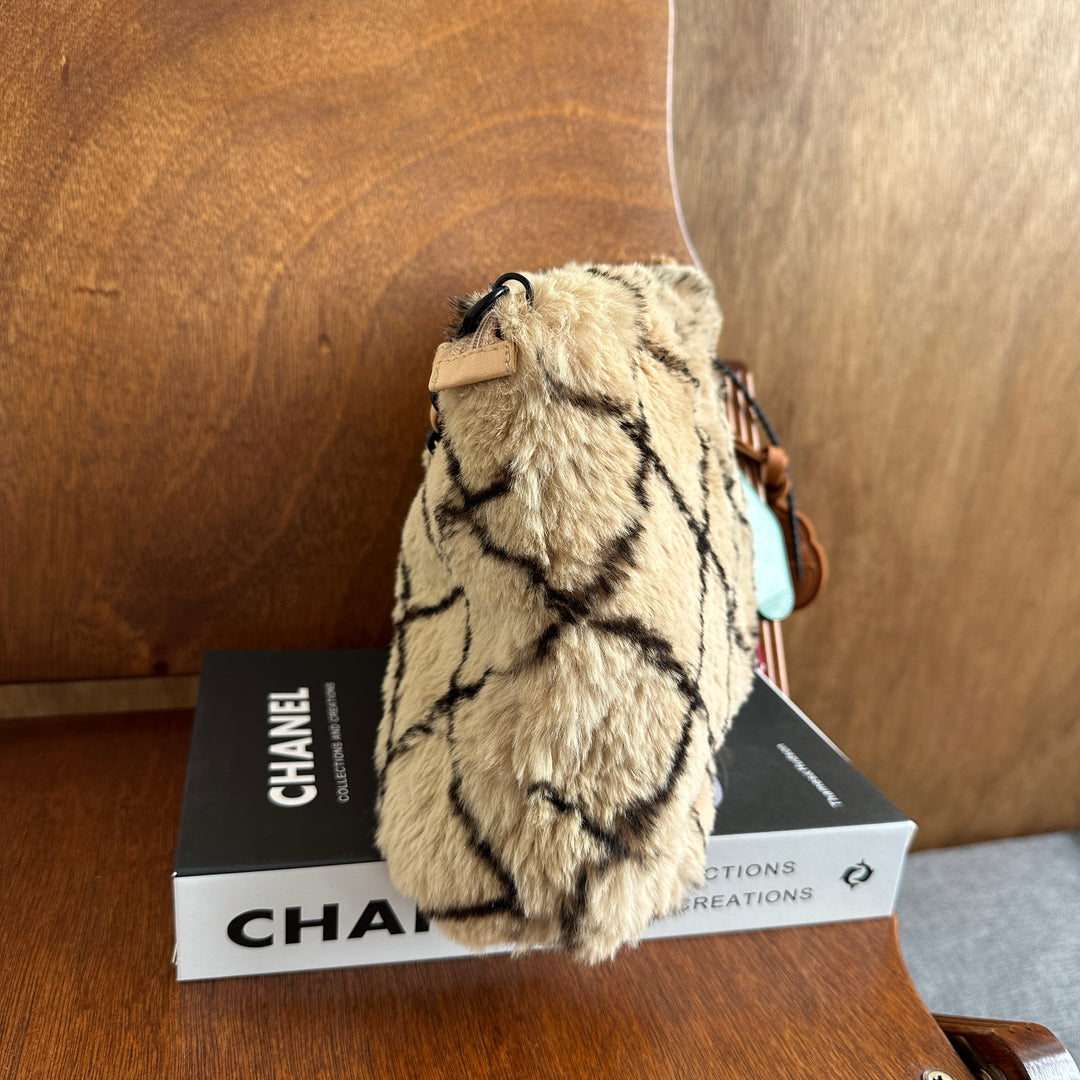 CHANEL Rabbit Fur Quilted Chain Bag 🐰｜Soft Rabbit Fur Texture × Iconic CC Quilting × Versatile Chain Strap