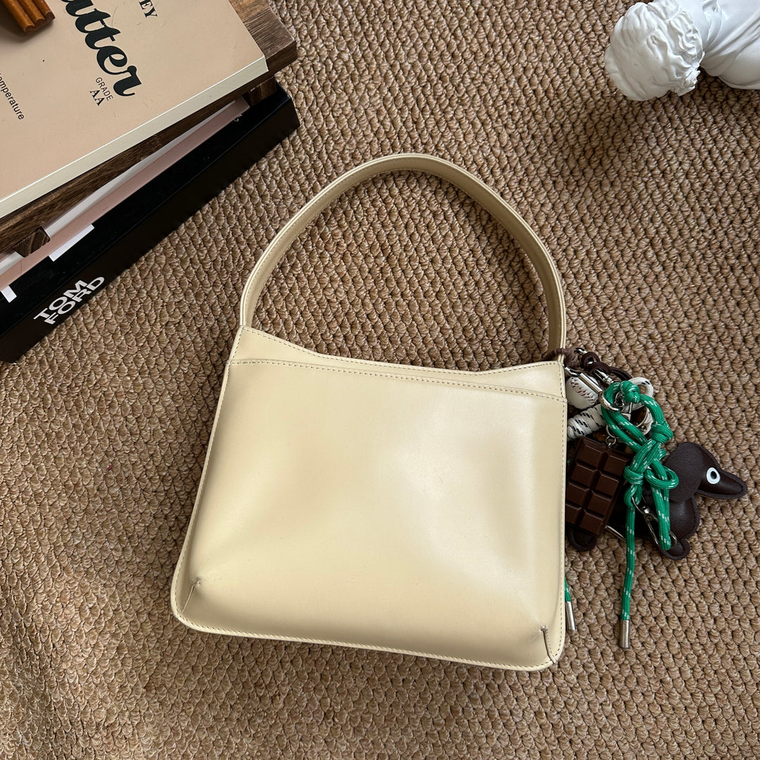 Givenchy One-Shoulder Leather Bag 🤍｜Minimalist Leather Design × Elegant Curved Handle × Timeless Underarm Style