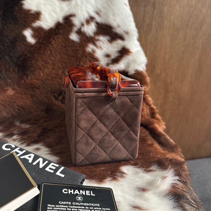CHANEL Suede Matelasse Top Handle Bag 🤎｜Quilted Suede Texture × Tortoiseshell Resin Top × Rare Vintage Statement